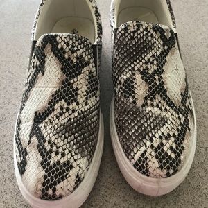 Qupid snakeskin flats